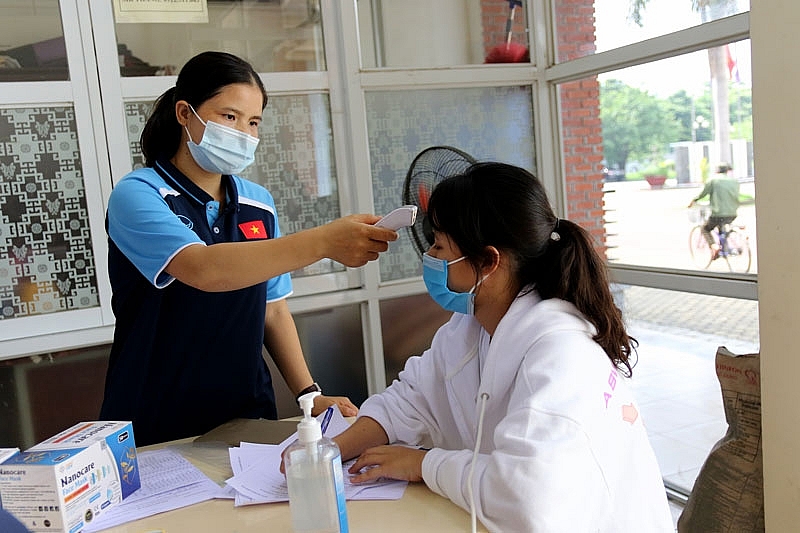 Tuyển bóng đá nữ U13 và U15 Quốc gia kiểm tra y tế trong ngày đầu tập trung