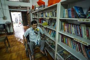 Thư viện của “thầy giáo” ngồi xe lăn