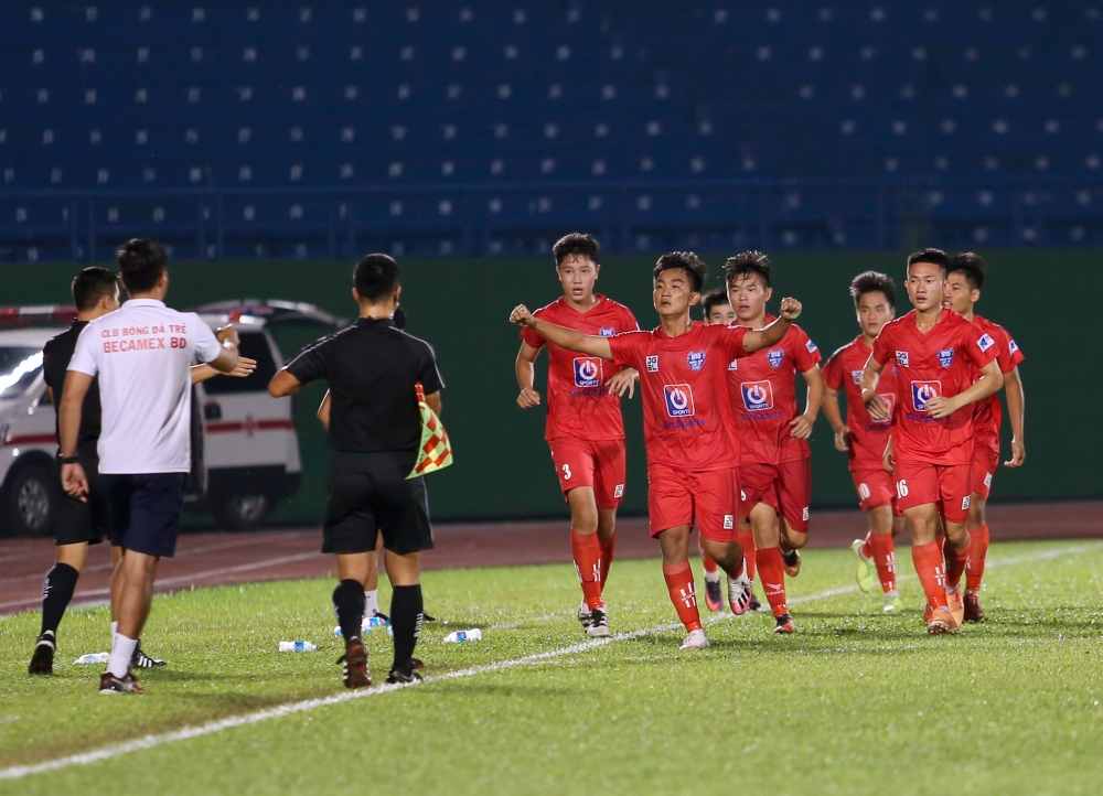 Nhà vô địch Sông Lam Nghệ An bất ngờ bại trận