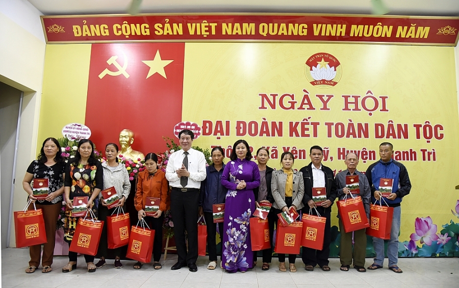 Phó Bí thư Thường trực Thành ủy Hà Nội Nguyễn Thị Tuyến dự Ngày hội Đại đoàn kết toàn dân tộc tại Thanh Trì