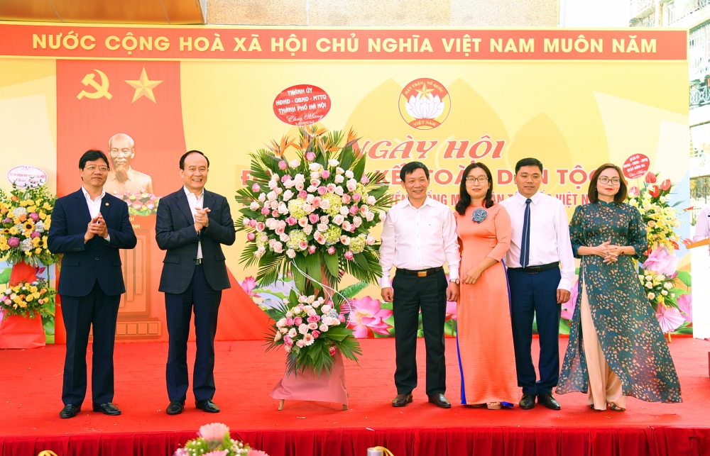 Phó Bí thư Thành ủy Nguyễn Ngọc Tuấn dự Ngày hội Đại đoàn kết toàn dân tộc tại Đống Đa