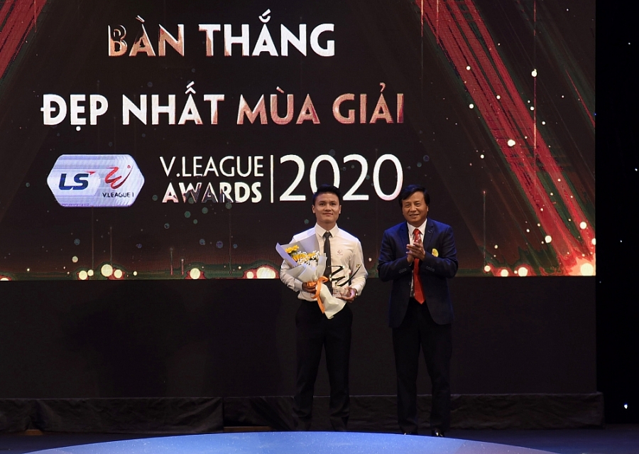 Dù không vô địch, Hà Nội FC vẫn bội thu giải thưởng ở V-League Awards 2020