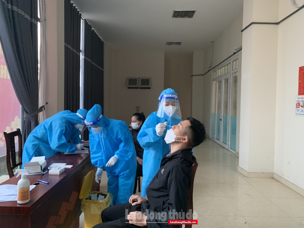 Ngày 16/4: Hà Nội ghi nhận 1.361 ca bệnh Covid-19, riêng Long Biên 94 F0