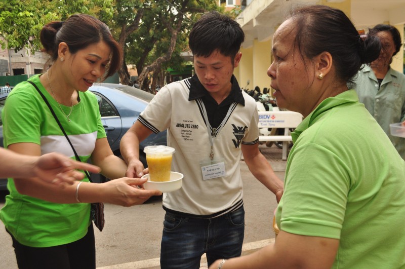 Câu lạc bộ cháo từ thiện Hà Nội: Sẻ chia yêu thương với bệnh ...