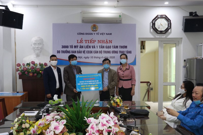 Công đoàn Y tế Việt Nam: Tiếp nhận hỗ trợ cho cán bộ y tế phòng chống dịch Covid-19