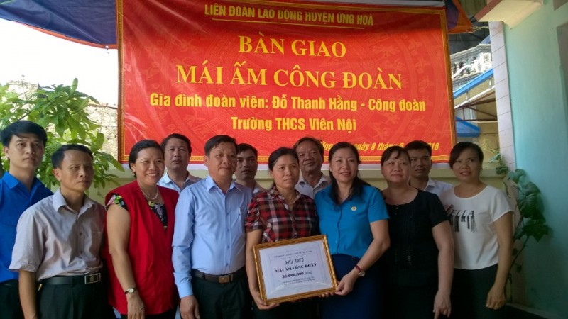 LĐLĐ huyện Ứng Hòa: Bàn giao Mái ấm công đoàn cho đoàn viên