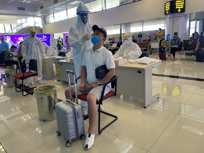 Hà Nội: Phân luồng riêng, xét nghiệm ngẫu nhiên người về từ thành phố Hồ Chí Minh
