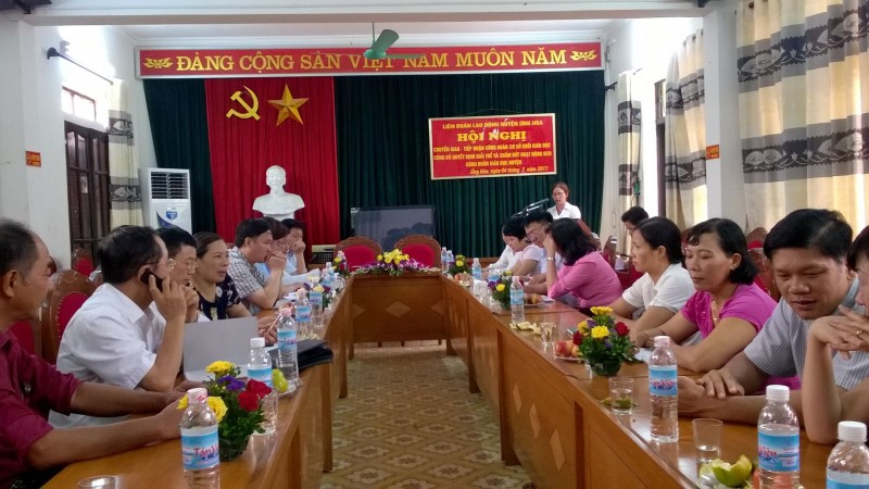 LĐLĐ huyện Ứng Hoà: Tiếp nhận CĐCS khối Giáo dục