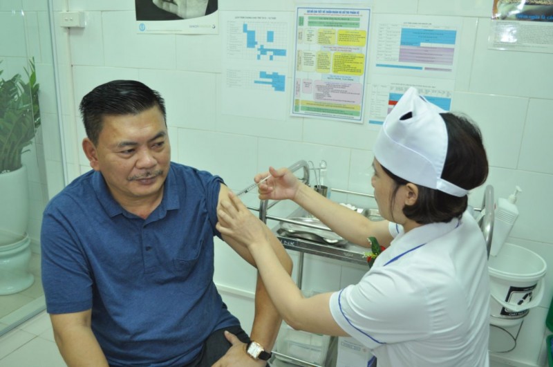Bệnh viện Bạch Mai: Khai trương phòng tư vấn và tiêm chủng vắc xin