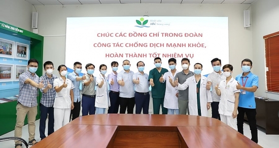 Gần 150 y, bác sĩ chuyên môn cao tới thành phố Hồ Chí Minh chống dịch