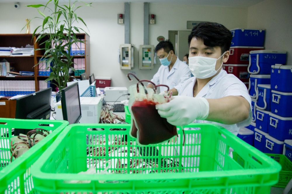 1.000 đơn vị máu được chuyển từ Hà Nội vào thành phố Hồ Chí Minh chống dịch Covid-19