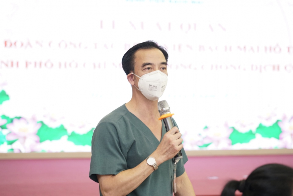 Gần 200 cán bộ y tế Bệnh viện Bạch Mai lên đường chi viện cho thành phố Hồ Chí Minh