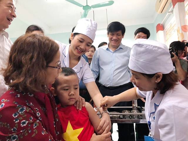 Hà Nội trực tiêm chủng phục vụ người dân xuyên Tết Kỷ Hợi 2019