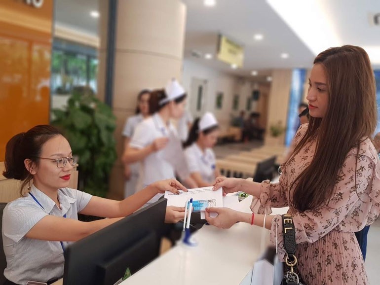 Bệnh viện công đầu tiên của Hà Nội thanh toán viện phí không dùng tiền mặt