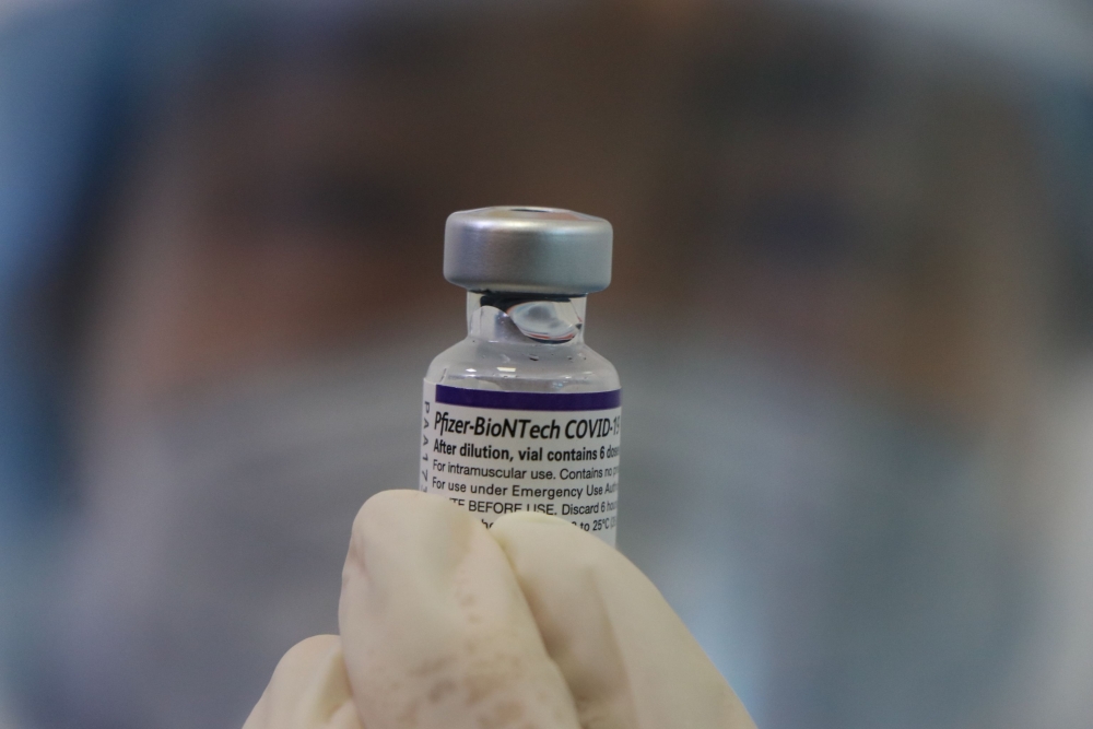 Bộ trưởng Bộ Y tế: Việt Nam không tự động gia hạn vắc xin Pfizer