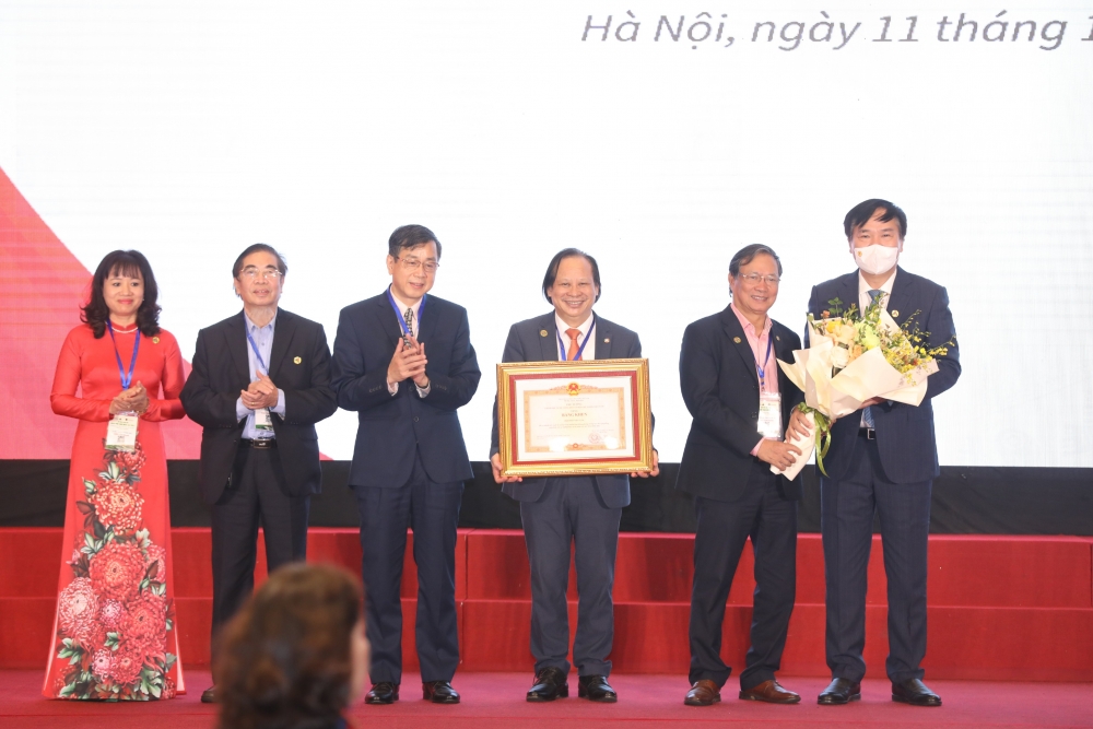 Hội Phổi Việt Nam đón nhận Bằng khen của Thủ tướng Chính phủ