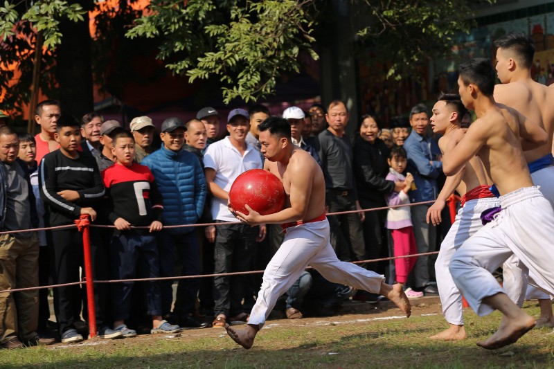 soi noi quyet liet le hoi vat cau lang thuy linh