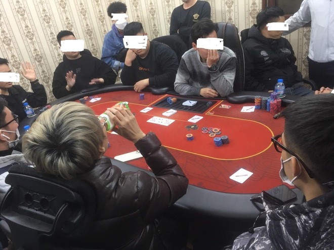 Bắt nhóm đánh bạc dưới hình thức đánh bài Poker