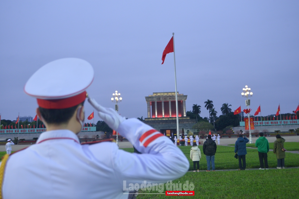 Trang nghiêm lễ chào cờ sáng mùng 1 Tết tại Quảng trường Ba Đình lịch sử