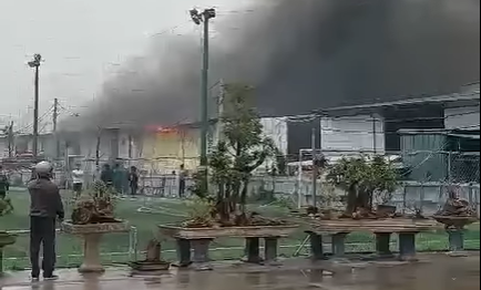 Kịp thời dập tắt đám cháy tại "chợ 365" quận Hà Đông