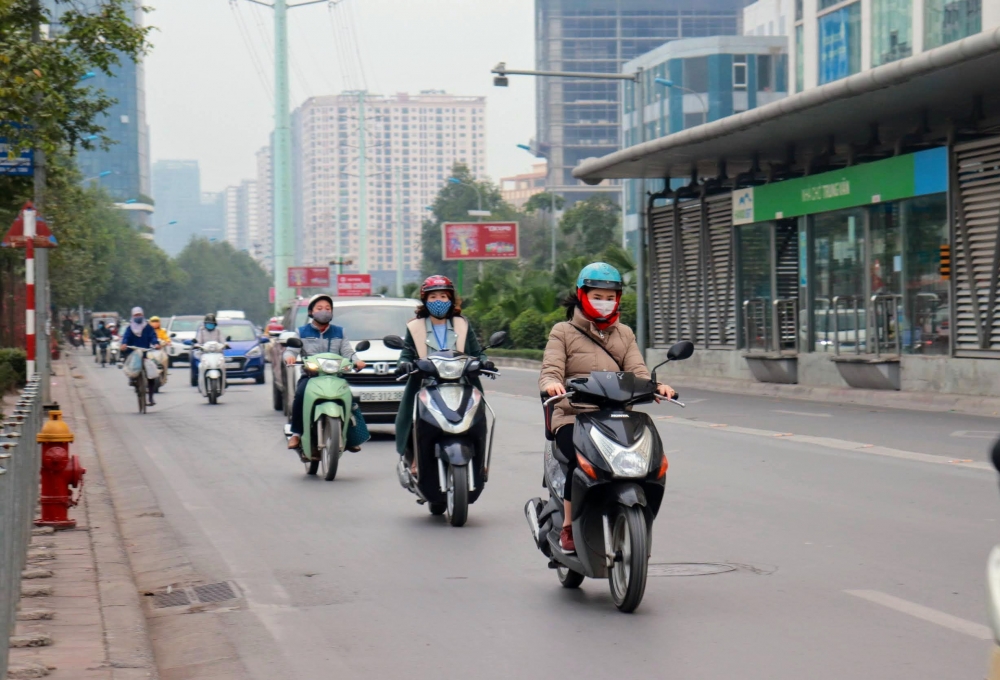 Đón gió mùa Đông Bắc mạnh, miền Bắc trời rét về đêm và sáng, miền Trung mưa to