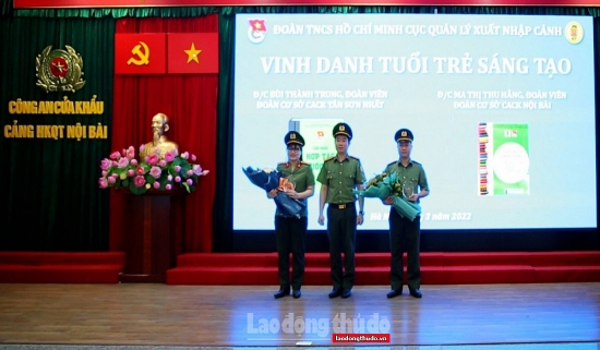 Tuyên dương 2 đoàn viên có công trình thanh niên tiêu biểu và ra mắt ứng dụng "xuất nhập cảnh Việt Nam"