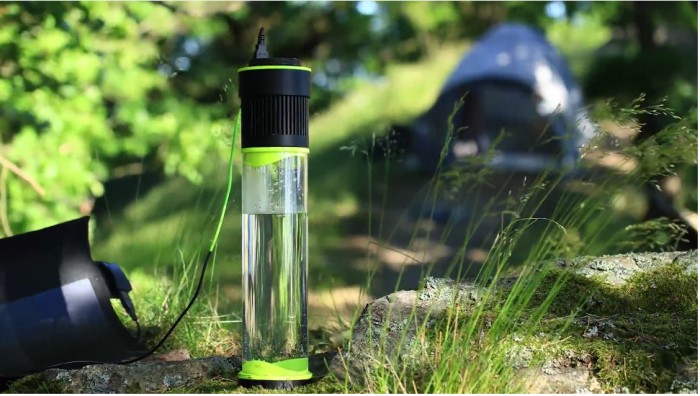 chai nuoc tu day nho thu do am tu khong khi