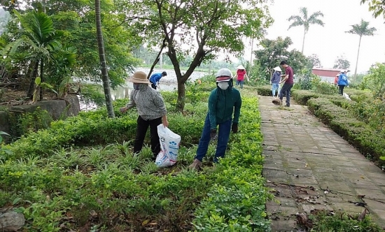 Huyện Ứng Hòa: Ra quân cắt tỉa, chăm sóc "Vườn hoa ơn Bác"