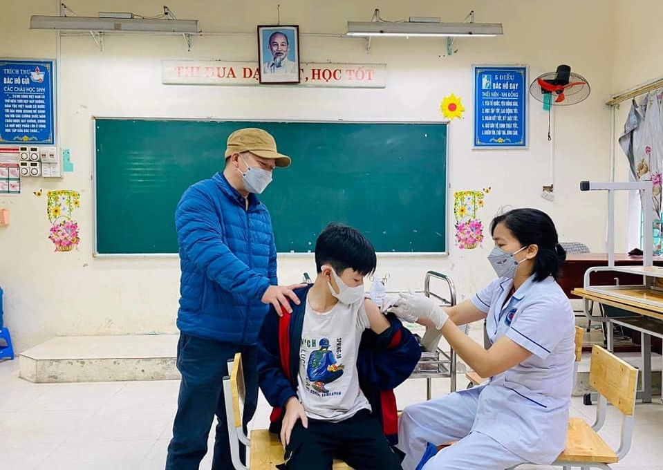 Huyện Ứng Hòa triển khai tiêm vắc xin phòng Covid-19 cho trẻ từ 5-12 tuổi