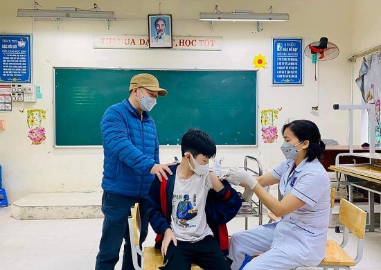 Huyện Ứng Hòa triển khai tiêm vắc xin phòng Covid-19 cho trẻ từ 5-12 tuổi