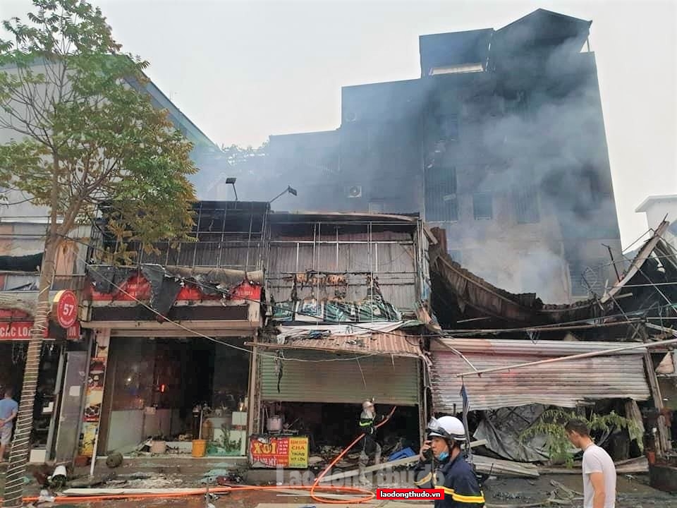 Hà Nội: Thêm một vụ cháy lớn trong đêm tại quận Nam Từ Liêm