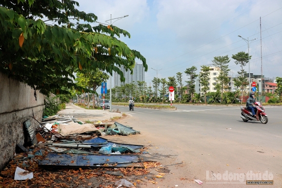 Đại lộ nghìn tỷ Chu Văn An nhếch nhác vì rác thải