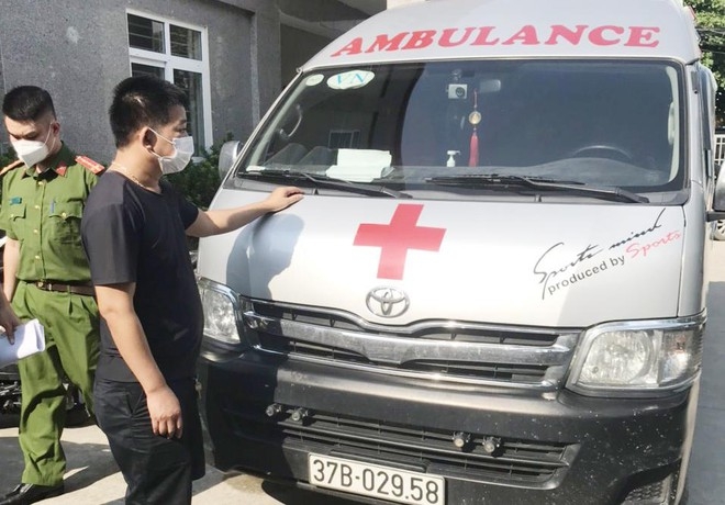 Lợi dụng xe cứu thương chở khách trái quy định vào Hà Nội, lái xe bị xử phạt 35 triệu đồng