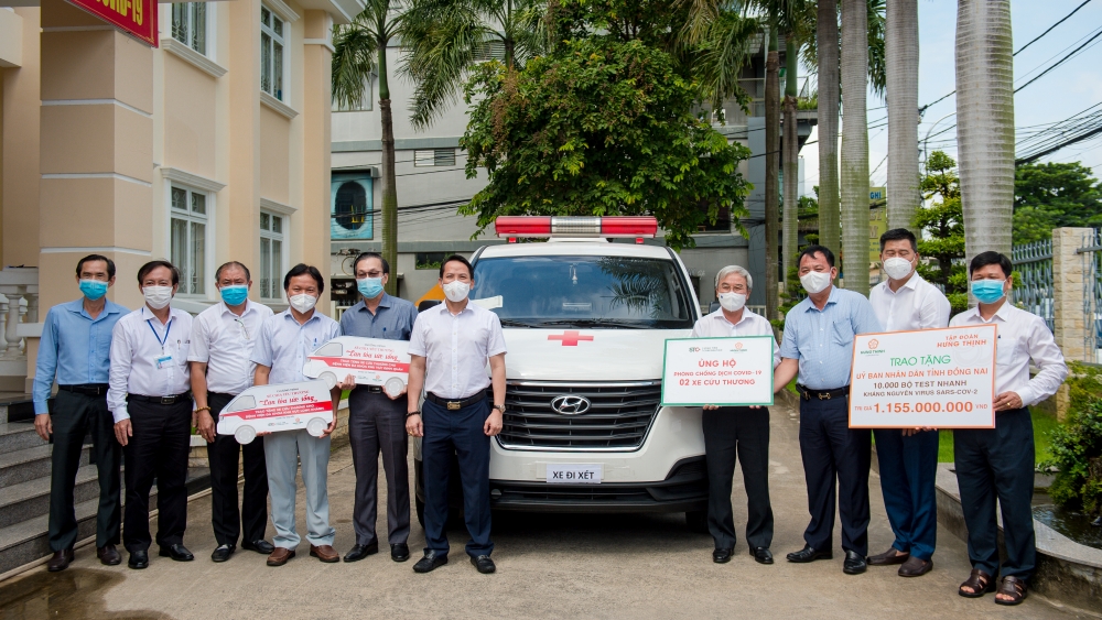 Tập đoàn Hưng Thịnh tiếp tục trao thiết bị y tế hỗ trợ phòng, chống dịch Covid-19 ở nhiều tỉnh thành