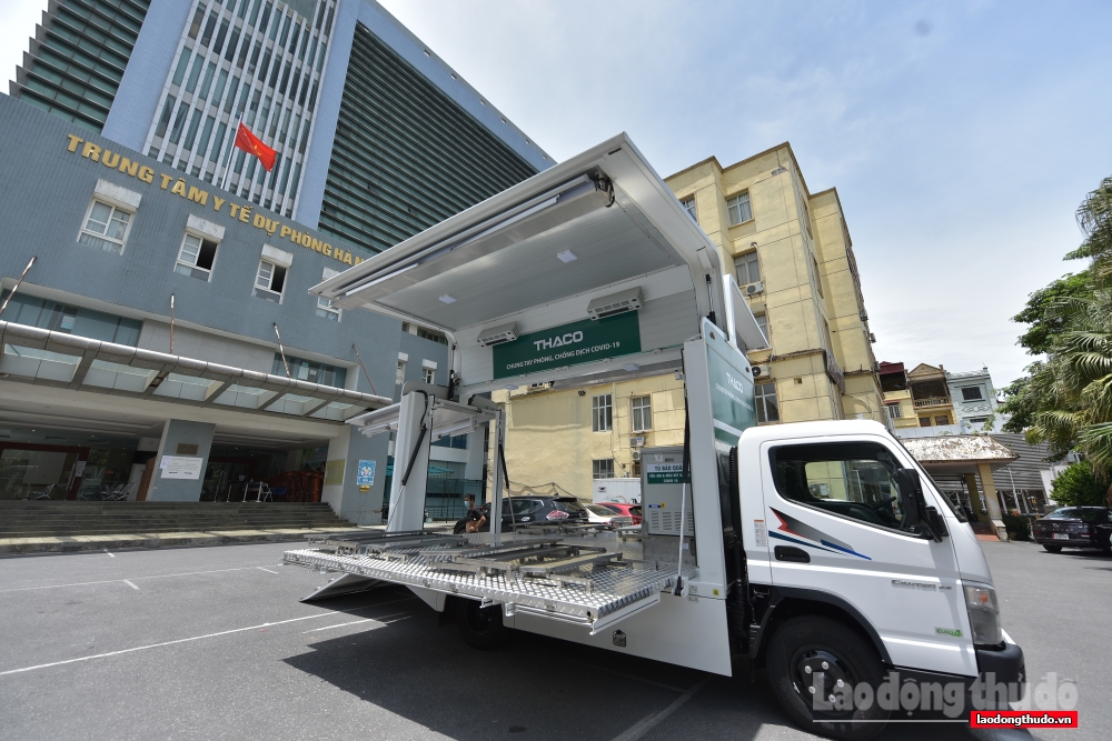 Cận cảnh xe chuyên dụng tiêm vắc xin lưu động tại Hà Nội