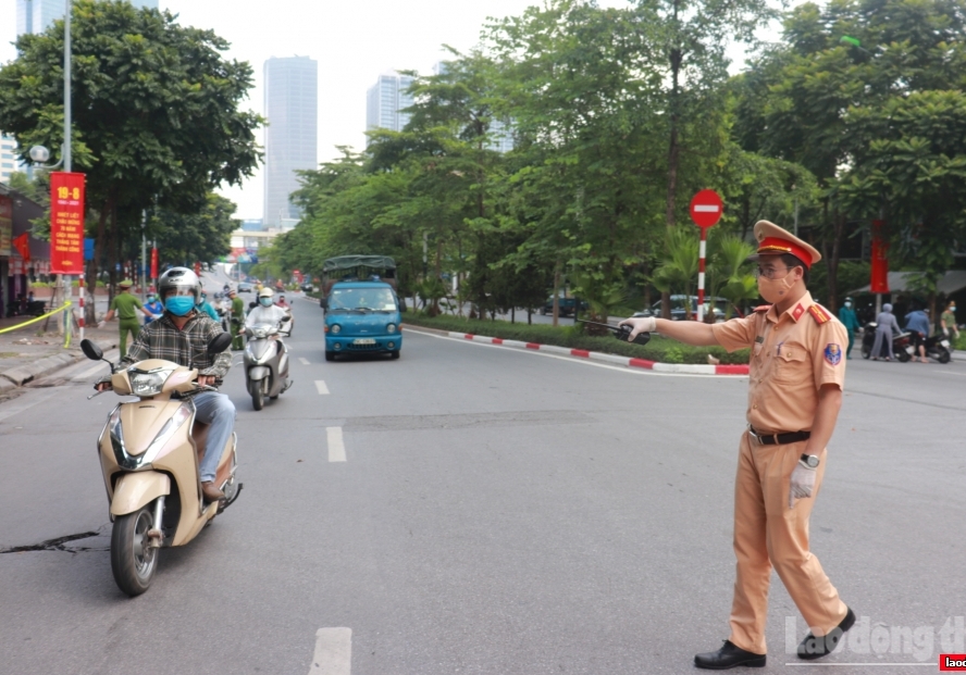 Công an thành phố Hà Nội lập 21 chốt kiểm soát việc  ra vào "vùng đỏ"