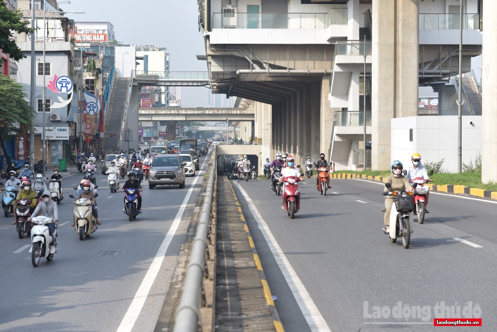Hà Nội: Ngày đầu nới lỏng giãn cách, giao thông đông nhưng không ùn tắc