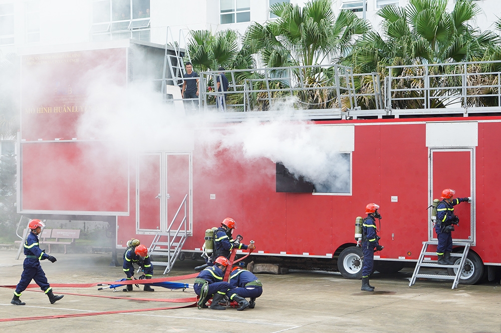 Tập đoàn Hưng Thịnh tặng gói thiết bị phòng cháy chữa cháy hơn 22 tỷ cho Công an Thành phố Hồ Chí Minh