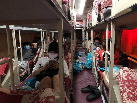 Phát hiện xe giường nằm vận chuyển khách "chui" từ Hà Nội đi các tỉnh Nghệ An, Hà Tĩnh