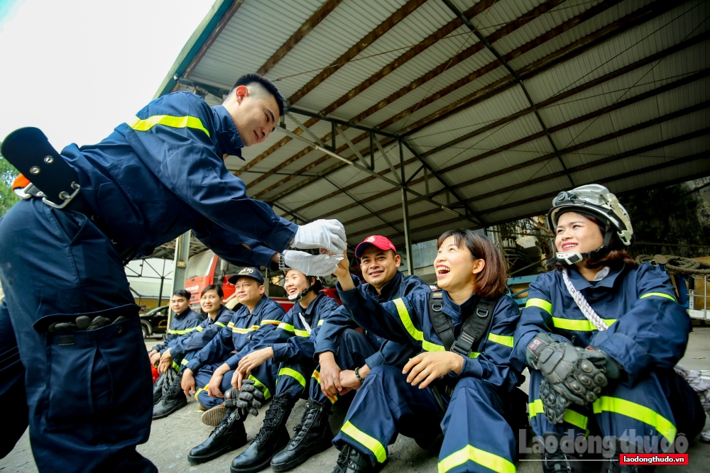 Hình ảnh đẹp về ý chí và tinh thần, trách nhiệm của người lính cứu hỏa