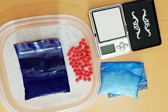 Bắt đối tượng tàng trữ ma túy có nhiều tiền án, tiền sự và nhiễm HIV