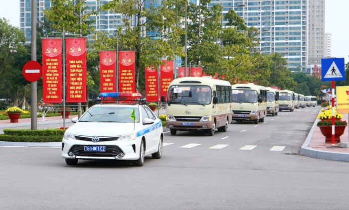 Lực lượng CSGT Hà Nội phân luồng giao thông phục vụ Đại hội