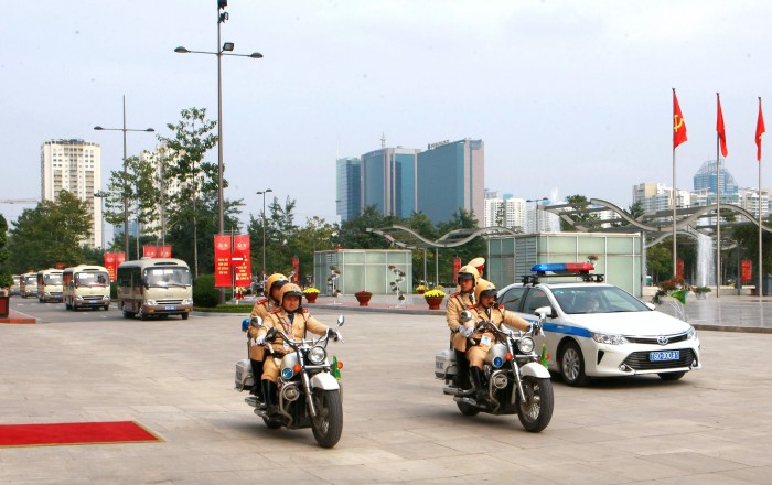 Lực lượng CSGT Hà Nội phân luồng giao thông phục vụ Đại hội