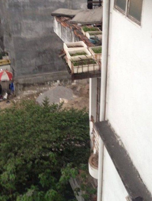 “Đột nhập” khu tập thể sắp sập trên phố Huỳnh Thúc Kháng