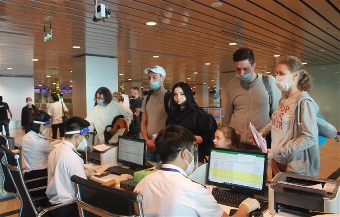 Việt Nam-Oman ký hiệp định miễn thị thực với hộ chiếu công vụ
