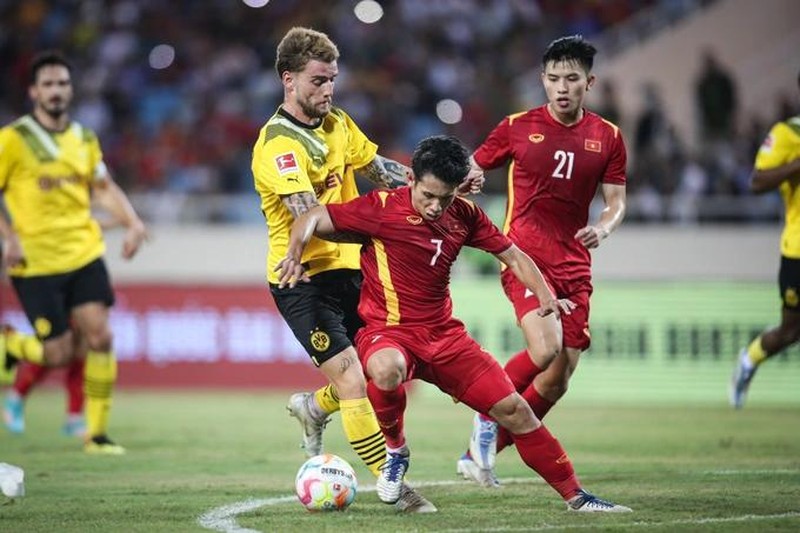 Đội tuyển Việt Nam thắng CLB Dortmund 2-1