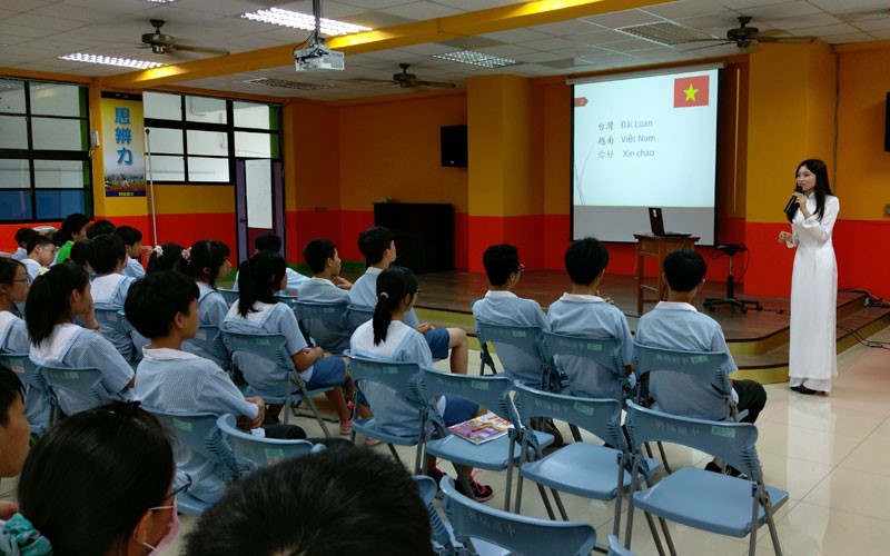 Chương trình dạy tiếng Việt cho người Việt Nam ở nước ngoài