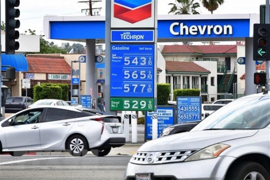 Giá xăng tại Mỹ đã giảm mạnh so với mốc đỉnh điểm đắt đỏ