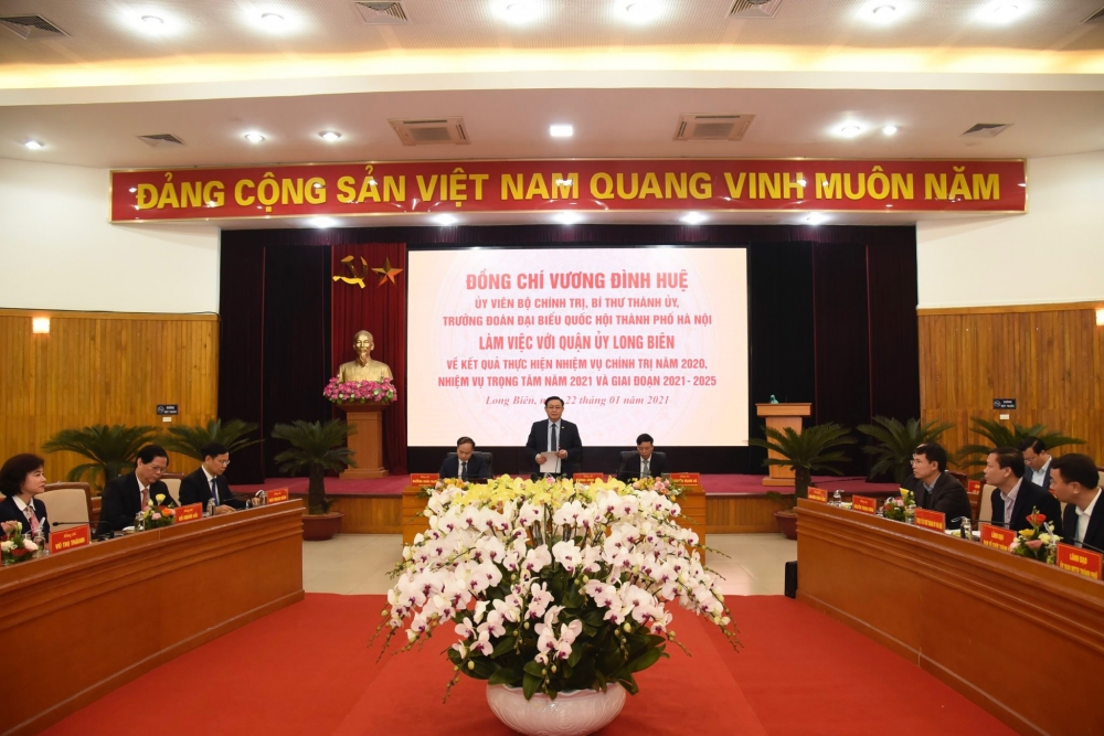 Bí thư Thành ủy Hà Nội Vương Đình Huệ làm việc với quận Long Biên