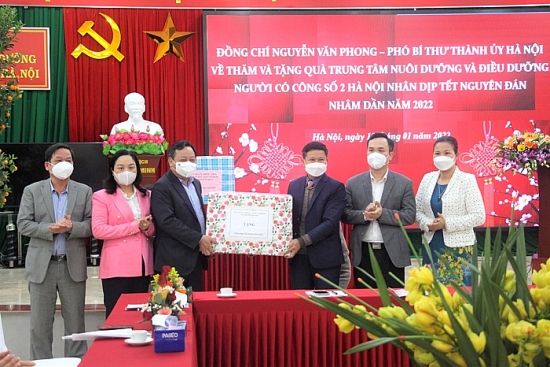 Phó Bí thư Thành ủy Hà Nội thăm, tặng quà người có công tại huyện Ứng Hòa, Thanh Oai